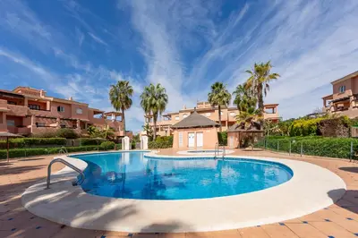 Piscina en o cerca de Bajo con jardín chill out #Playa 8min #Parking #Cuna