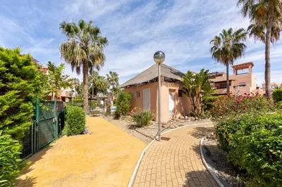 Jardín al aire libre en Bajo con jardín chill out #Playa 8min #Parking #Cuna
