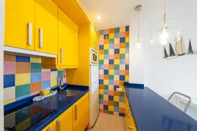 Una cocina o zona de cocina en Apartamento Panoramico Tres Pinos. Piscina