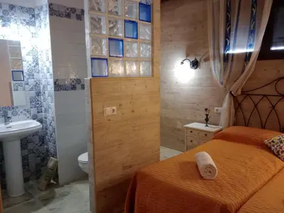 Un baño de CORTIJO Rural MOLINO EL TARAHAL con piscina y zonas compartidas