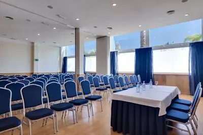 Zona business o sala de conferencias en Cabogata Beach Hotel