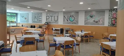 Un restaurante o sitio para comer en Hotel Neptuno by ON Hotels Group