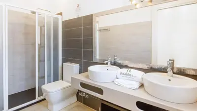 Un baño de María Carmona - Casa Daniela 2 Níjar by Ruralidays
