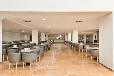 Un restaurante o sitio para comer en Hotel Best Roquetas