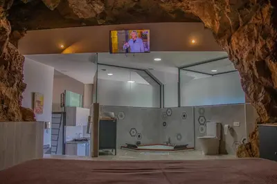 Una televisión o centro de entretenimiento en Casa Cueva Mojácar 