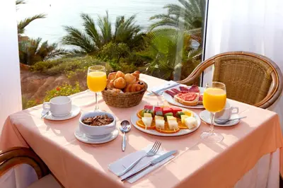 Comida en o cerca de este hotel