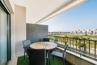 Un balcón o terraza de Tres bel apartamento primera linea de Playa Serena