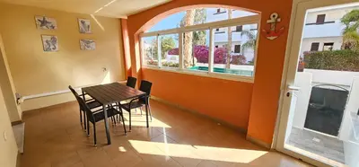 Plano de Homes of Spain, Apartamentos Paraiso de Vera Playa, Ed Tahiti bajo H, a pie de la playa, vistas piscina