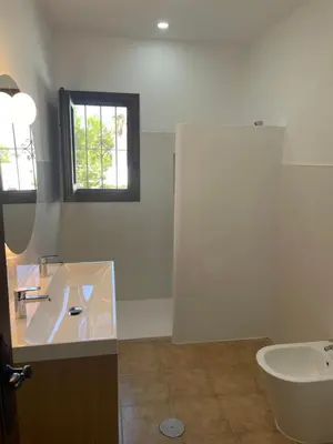 Un baño de Casa Buganvilla con piscina en San José Sotillo