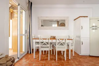 Una cocina o zona de cocina en Alzeina, casa con mucho encanto a 300mtr de la playa