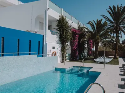 Piscina en o cerca de Hostal Las Gaviotas del Cabo
