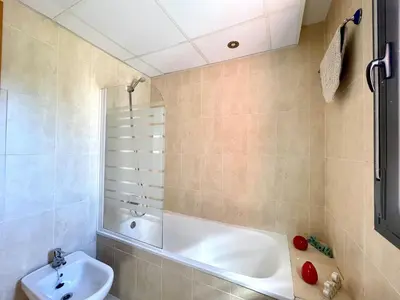 Un baño de Apartment near beach with pools in Spain