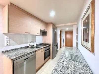 Una cocina o zona de cocina en Apartment near beach with pools and hot tub