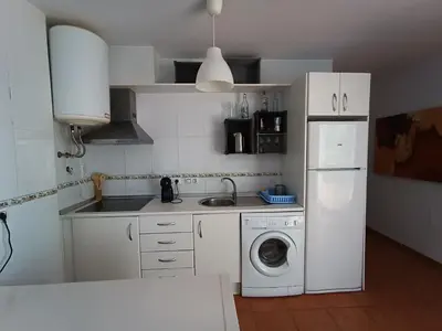 Una cocina o zona de cocina en Casa baja naturista con patio en primera línea de playa con piscina comunitaria!