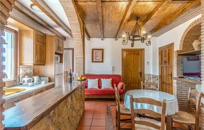 Zona de estar de Cozy Home In Mecina Bombarón With Wifi