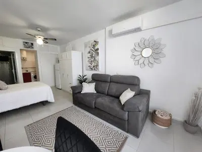 Zona de estar de Estudio en Urbanización naturista con piscina junto al mar