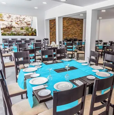 Un restaurante o sitio para comer en HOSTAL CASA EMILIO