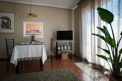 Una televisión o centro de entretenimiento en Apartamento Naturista “VeraBella”