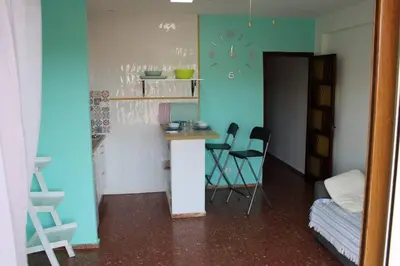 Una cocina o zona de cocina en apartamento vista al mar piscina playa 3 min