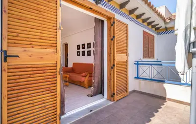 Un balcón o terraza de Beautiful Apartment In Playas De Vera