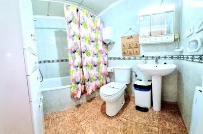 Un baño de La Aldea bajo dos dormitorios en Puerto Rey